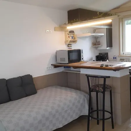 度假居 Het Rustige In De Velden Met Wifi , Leidingwater,enz *